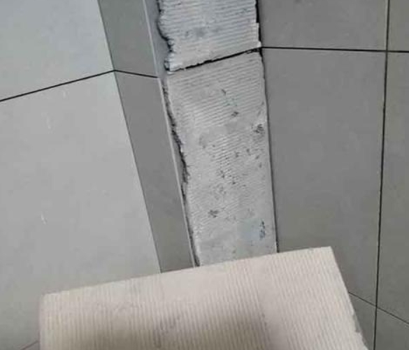 亳州瓷砖空鼓维修公司分享下厨房瓷砖脱落的补救措施。